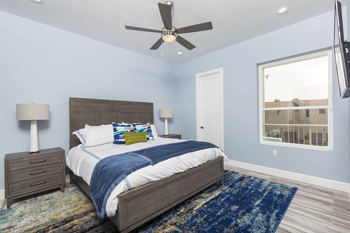 Vacation house for 24 people, with yard and balcony in Texas