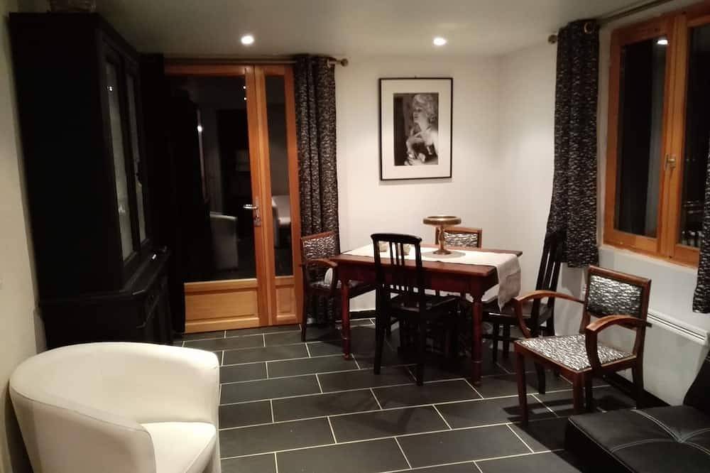 Entire apartment, \"Chez Bebeth\" Elegant and atypical 1920's style La Chalp st Agathe Saint Veran in Saint-Véran, Queyras