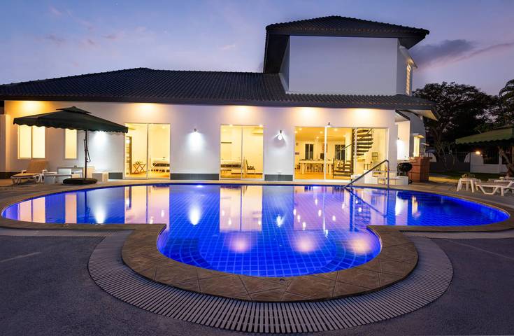 Villa for 15 people, with hot tub and terrace as well as garden, with pets - 1