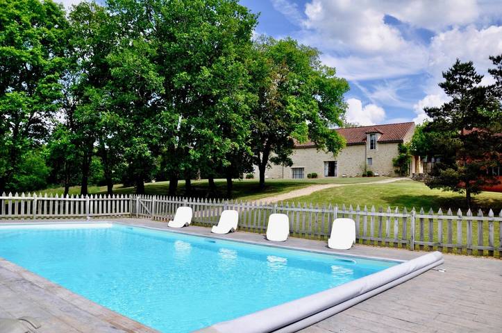 Gîte pour 10 personnes, avec piscine, animaux acceptés