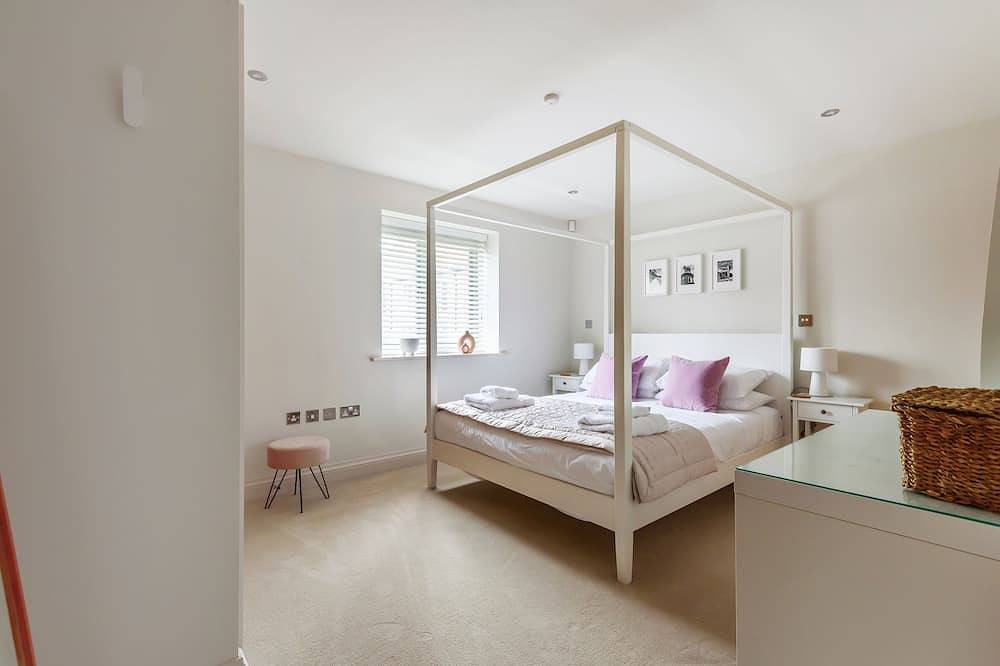 Cobblestone Cottage - sleeps 4 guests in 2 bedrooms in Docking, Norfolk