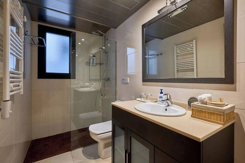 Apartamento entero, Apartamento Deluxe Rm2 in Gerona, Gironés