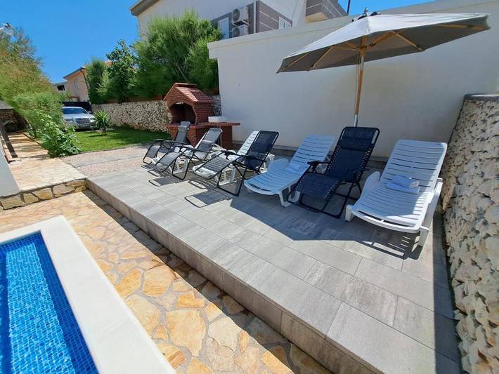 Villa für 10 Personen, mit Balkon und Whirlpool sowie Terrasse und Garten in Razanac - 3