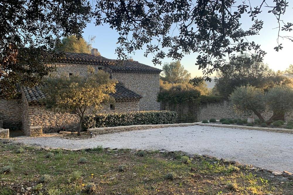 Peaceful farmhouse in the heart of the Lubéron Golden Triangle in Beaumettes, Parc naturel régional du Luberon