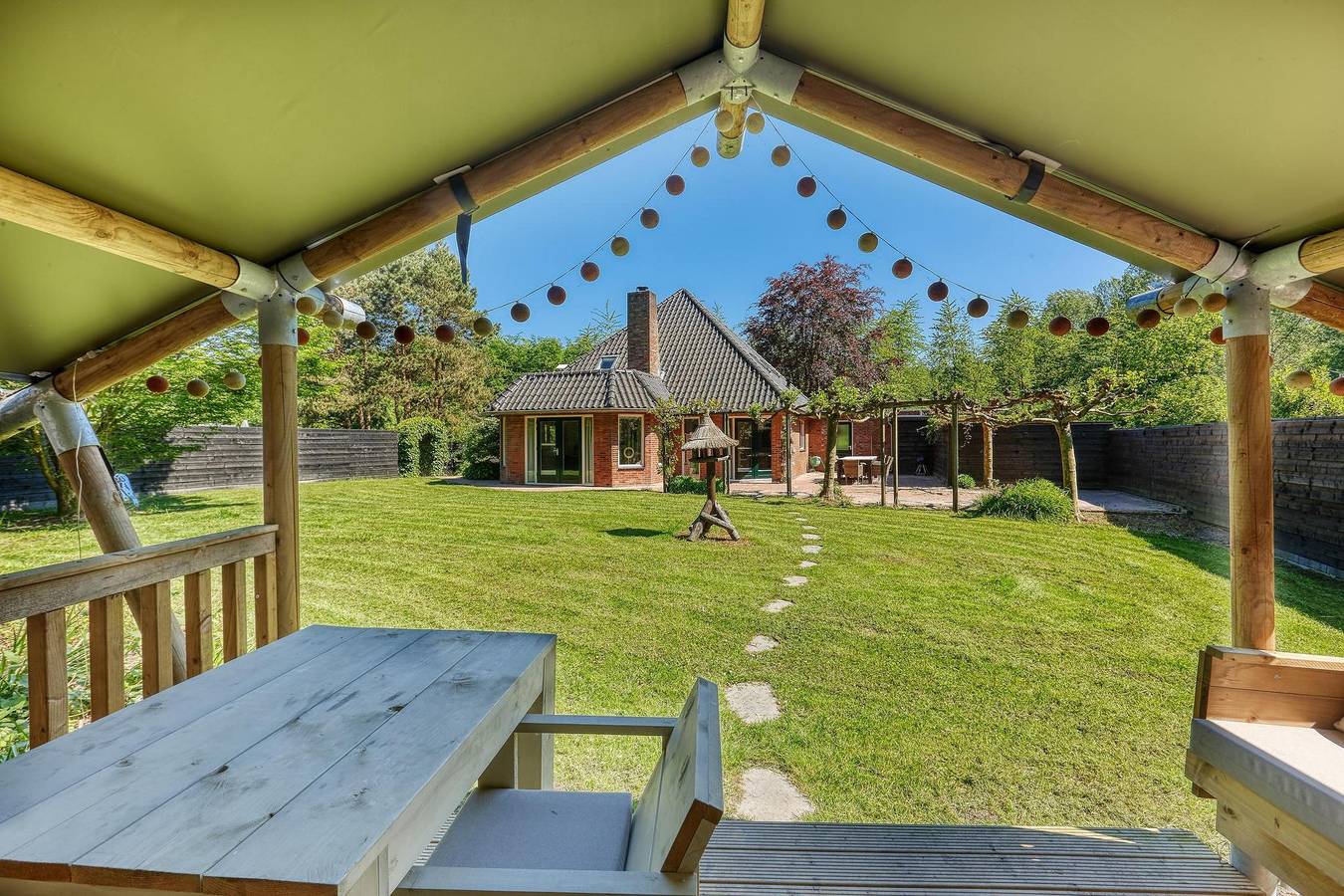 De Glamping — Villa met slaaplodge en zwembad in Flevoland