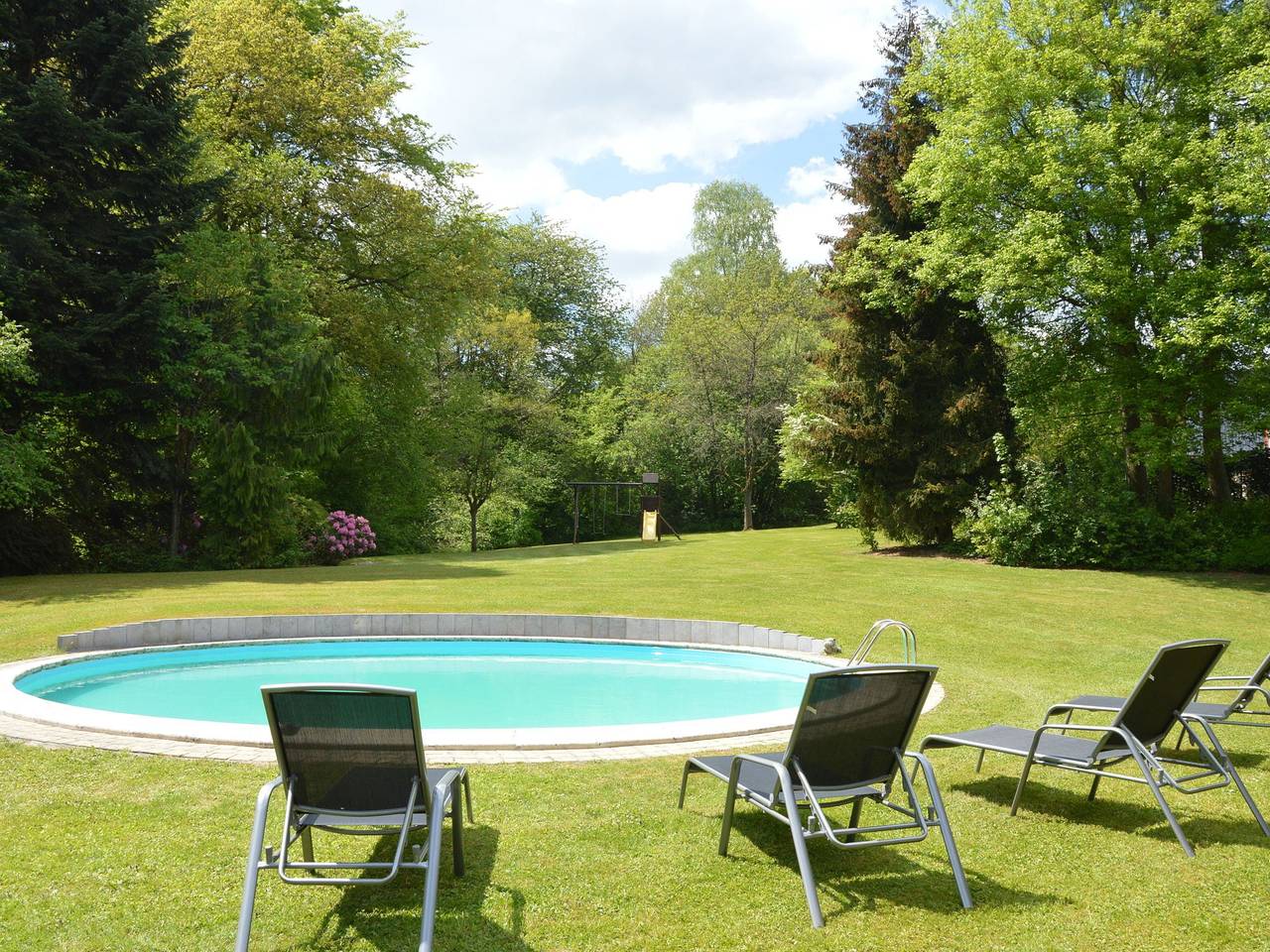 Belle villa avec piscine (mi-mai à mi-septembre) à Stavelot in Stavelot, Région De Liège