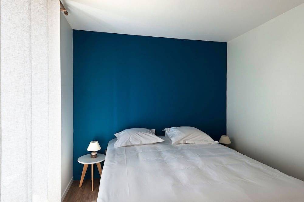 Spacious Countryside Retreat with Game Room and Accessible Facilities in Loye-sur-Arnon, Saint-Amand-Montrond