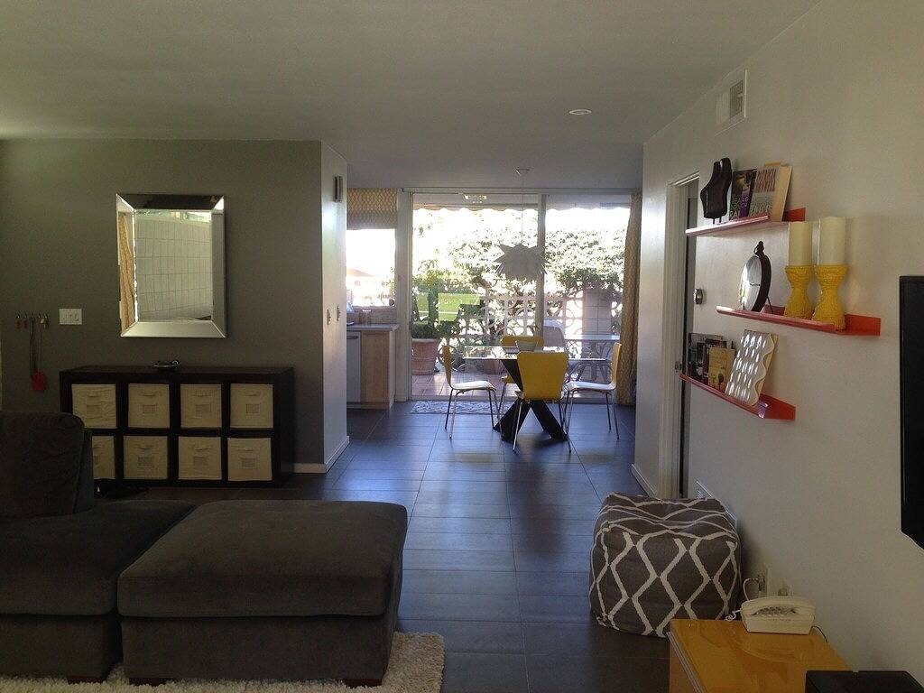 Ganze Wohnung, Renoviert Flucht der Mitte des Jahrhunderts, mit neuer Küche und Badezimmer. in Palm Desert, Coachella Valley