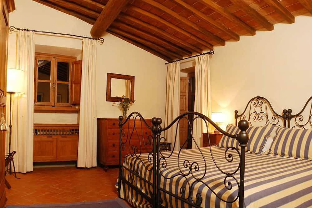 Ganze Wohnung, Geräumige Wohnung La Colonna mit Blick auf die Weinberge des Chianti Classico in Panzano In Chianti, Greve In Chianti
