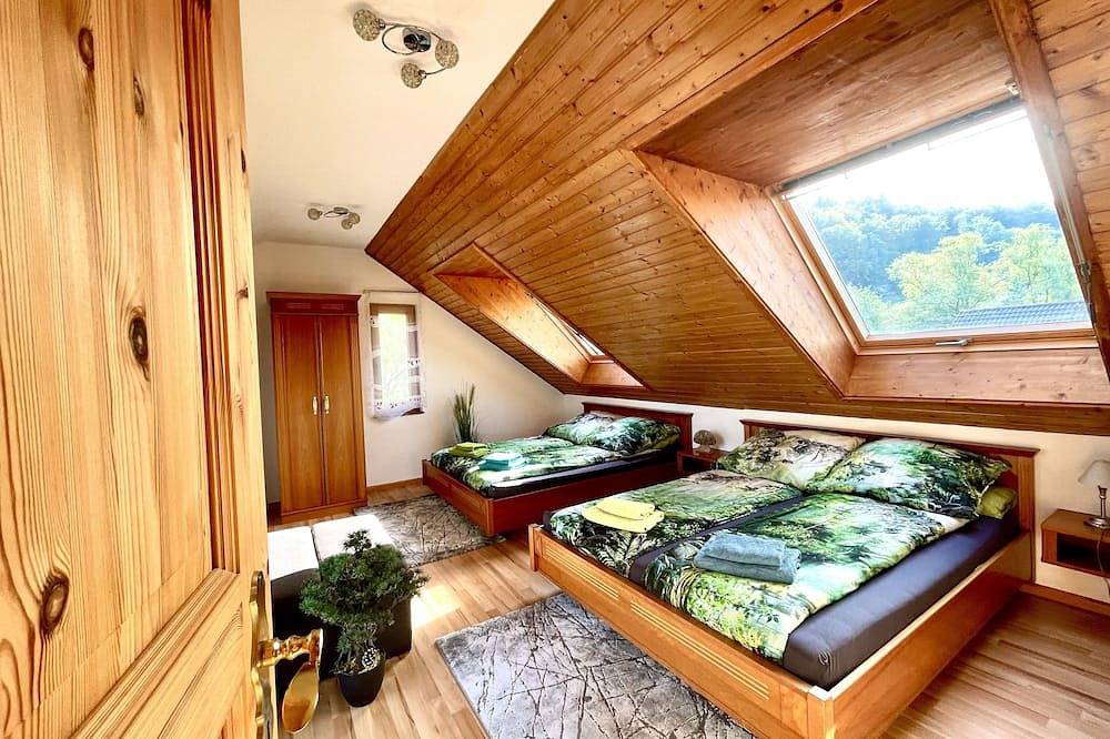 Ganze Wohnung, **Familienurlaub* Schwarzwald 6 Zimmer 130qm -Max 9 Personen in Sölden, Südschwarzwald