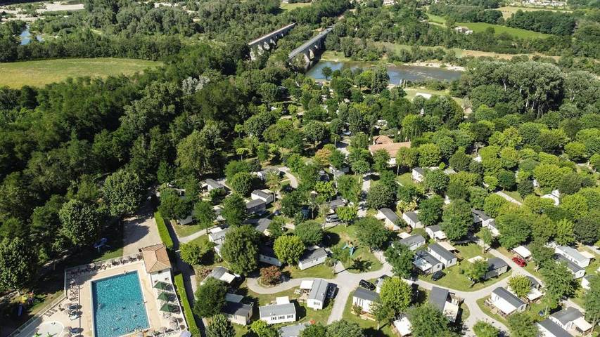 Location de vacances pour 6 personnes, avec bassin pour enfant ainsi que piscine et jardin, animaux acceptés à Sampzon - 4