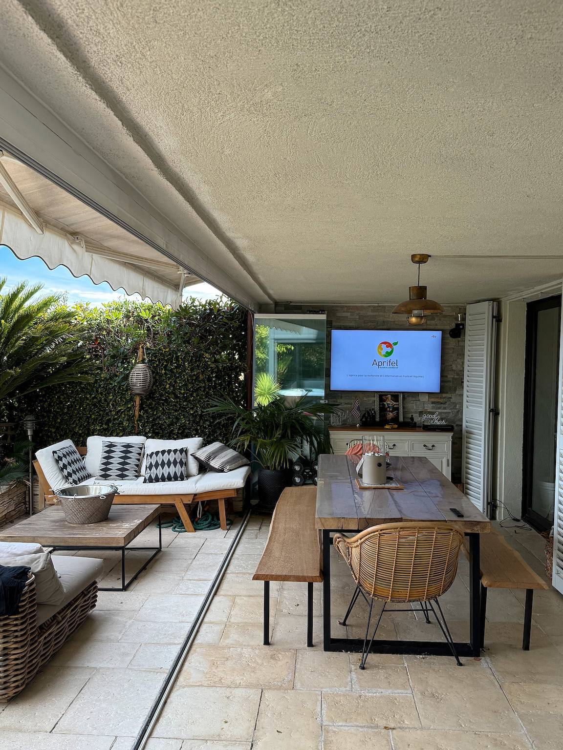 Apartamento entero, Apartamento 'Les Hauts De Vaugrenier' con terraza privada y Wi-Fi in Villeneuve-Loubet, Region de Cannes