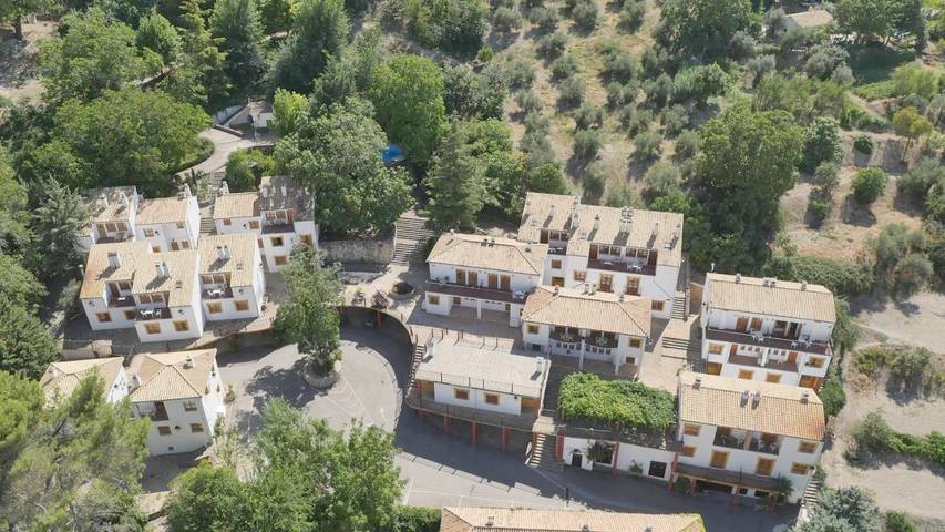 Hotel para 4 personas, con Terraza además de Jardín y Piscina en Cazorla