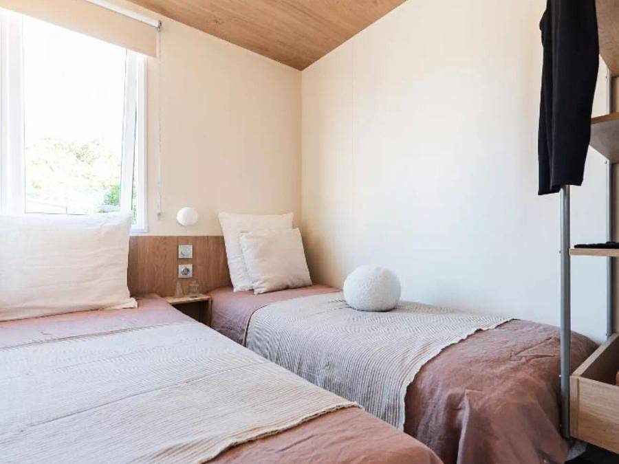 Camping maeva Respire Le Domaine de Mesqueau - Lodge 4 personnes - Lodge O Côté Cuisine - 3 Pièces pour 4 Personnes + Tv in Plougasnou, Ceinture Dorée