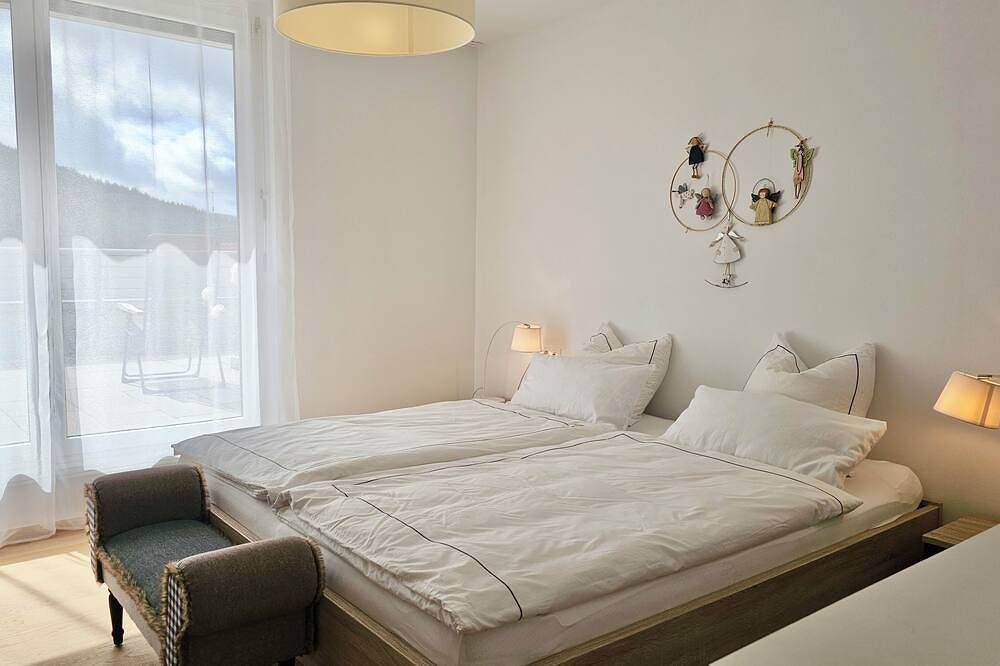 Ganze Wohnung, 166 m² ruhige, sonnige Wohlfühloase mit großer Terrasse und Blick ins Kinzigtal in Alpirsbach, Kinzigtal