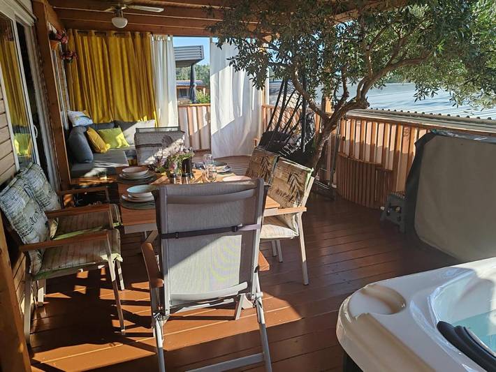 Camping pour 6 personnes, avec piscine et jacuzzi ainsi que jardin et bassin pour enfant, adapté aux familles dans Primorje-Gorski Kotar