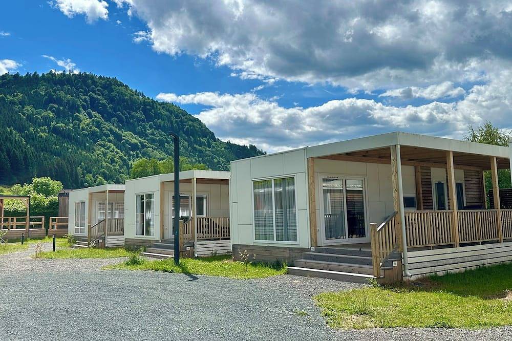 Mobilhome with 2 bedrooms and a terrace with private whirlpool in Ossiach, Bezirk Feldkirchen