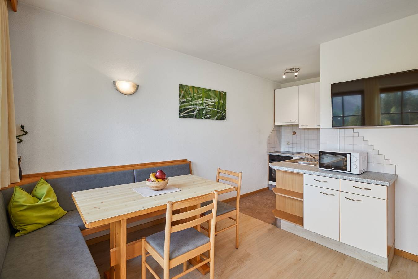 Appartamento intero, Appartamento "Ratschingser Kreuz Blasighof" con vista sulle montagne, Wi-Fi, balcone e giardino in Colle (Racines), Racines