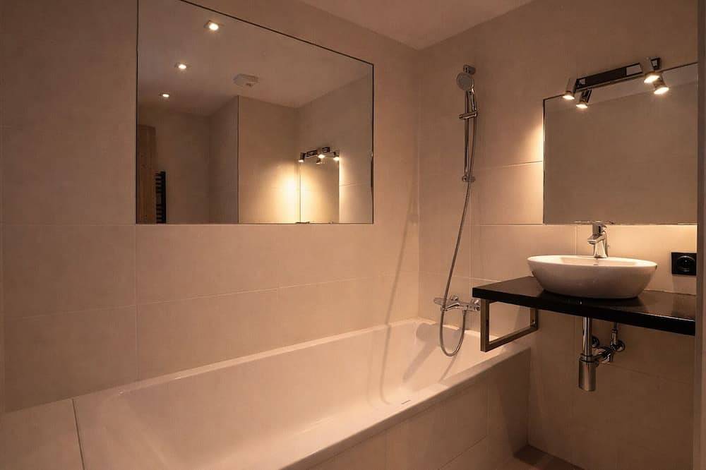 Entire apartment, Stunning duplex in Courchevel - 3 bedrooms, parking, Wifi in Courchevel 1650 (Moriond), Saint-Bon-Tarentaise