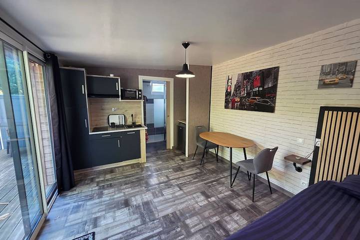 Apartamento entero, Studio 2 Pers. 25 m2 with terrace not overlooked, near beaches, port and village. in Larmor-Plage, Côte des Mégalithes