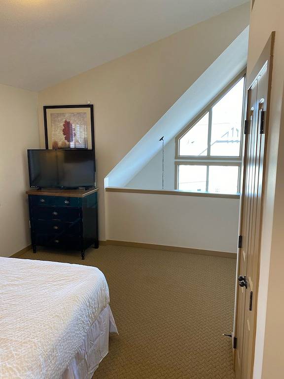 Cabin Rentals And Lodges for 8 Guests in Central Okanagan