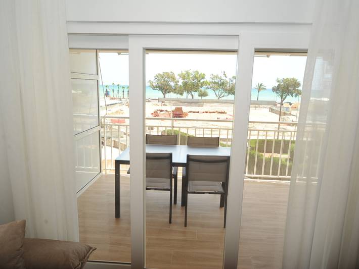Ferienwohnung für 6 Personen, mit Terrasse und Garten sowie Pool in Benicassim