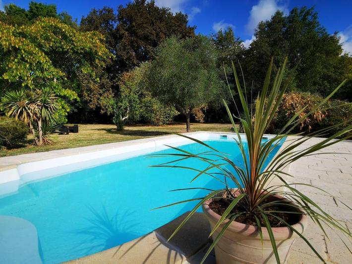Chambre d’hôte pour 4 personnes, avec Terrasse et Jardin ainsi que Piscine et Vue à Sainte-Terre