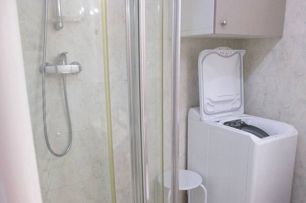 Entire apartment, T2 Magnificent Port View, Parking, Beach 100m, Swimming Pool, Wifi, Thalasso 50m in Hendaye, Bayonne region