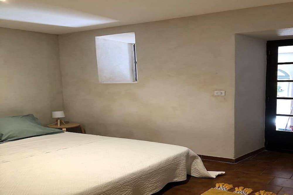 Ganze Wohnung, Charming little garden apartment in village center in Cap Corse