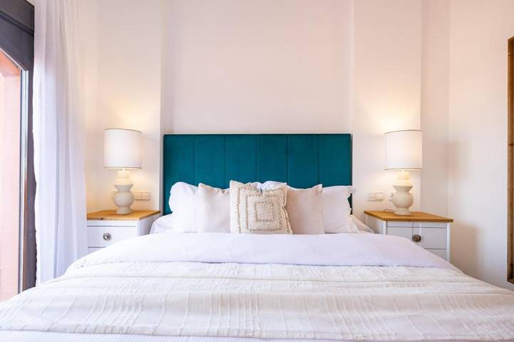 Apartahotel para 6 personas, con jardín además de piscina y vistas en Costa del Sol