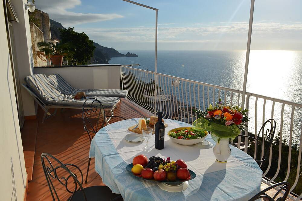 Appartamento intero, Bright and spacious apartment where you can enjoy peace and beautiful sea views in Praiano, Costiera amalfitana