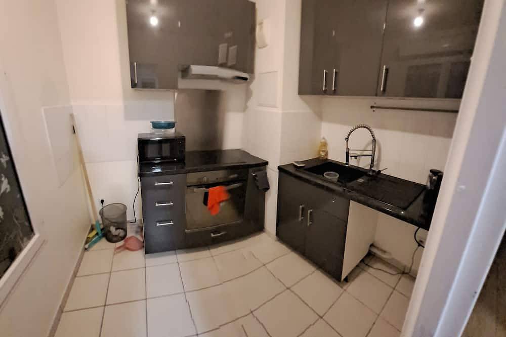Apartamento entero, 65 m2 apartment with trapdoor *3 bedrooms fully equipped with tv and fridge in Trappes, Yvelines