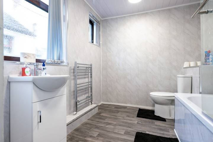4-bed - Sleeps 8- Free Parking - Pet Friendly in Stoke-on-Trent, Midlands