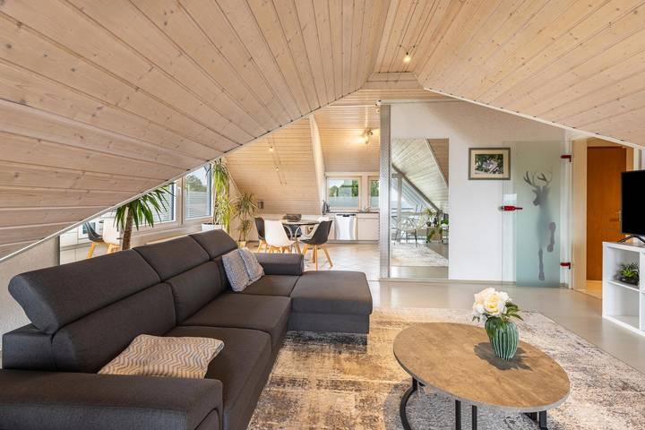 Appartement entier, Appartement Christine avec vue sur la montagne, terrasse privée et Wi-Fi in Zwiefalten, Neckar-Alb