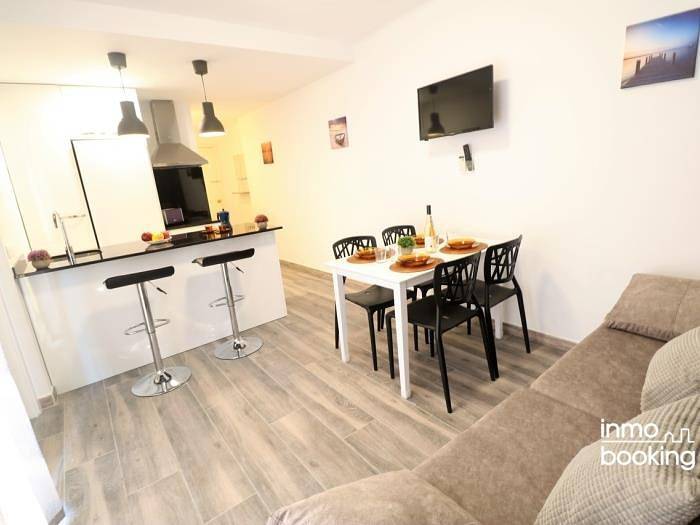 Entire vacation apartment, Inmobooking Pins Ii, air-conditioned and one minute from the beach in Vilafortuny, Cambrils