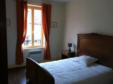 Three-Bedroom Holiday Home in Saint-Sauveur-en-Puisaye, Région d'Auxerre