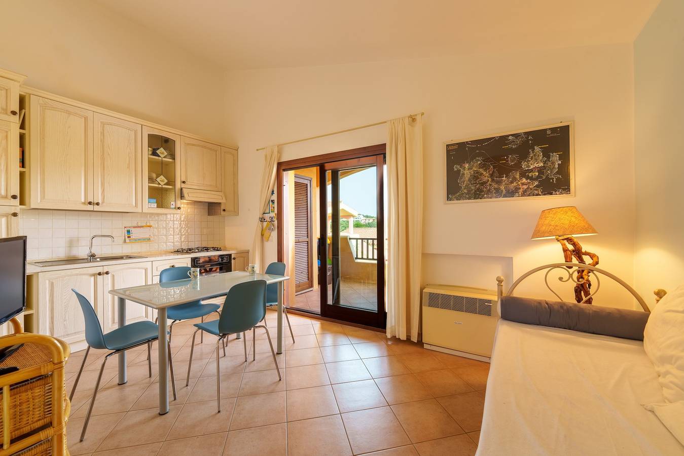 Appartamento intero, Appartamento 'Casa Vacanze Fragola' con piscina condivisa, terrazza privata e aria condizionata in Murta Maria, Gallura
