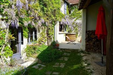 Gîte pour 15 personnes, avec jardin à Verdelot