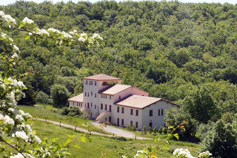 Maison spacieuse (2-20 personnes): très belle vue, en plein nature, au calme in Sonnac-sur-l'Hers, Région de Limoux
