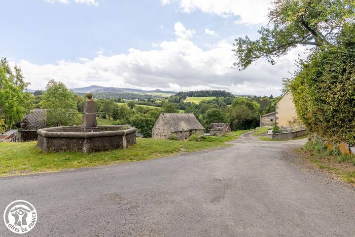 Gîte pour 9 personnes, avec jardin, animaux acceptés