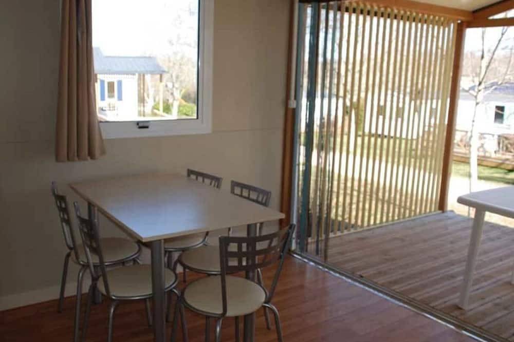 Mobil home confortable avec terrasse - 2 pers. in Rocamadour, Quercy