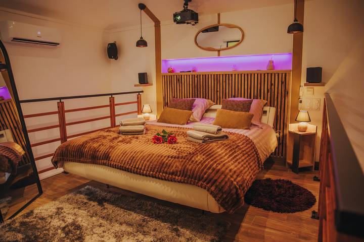 Le Desirella Gite de charme Love room Spa privatif Morbihan Bretagne Suite romantique amoureux in Lambel, Camors