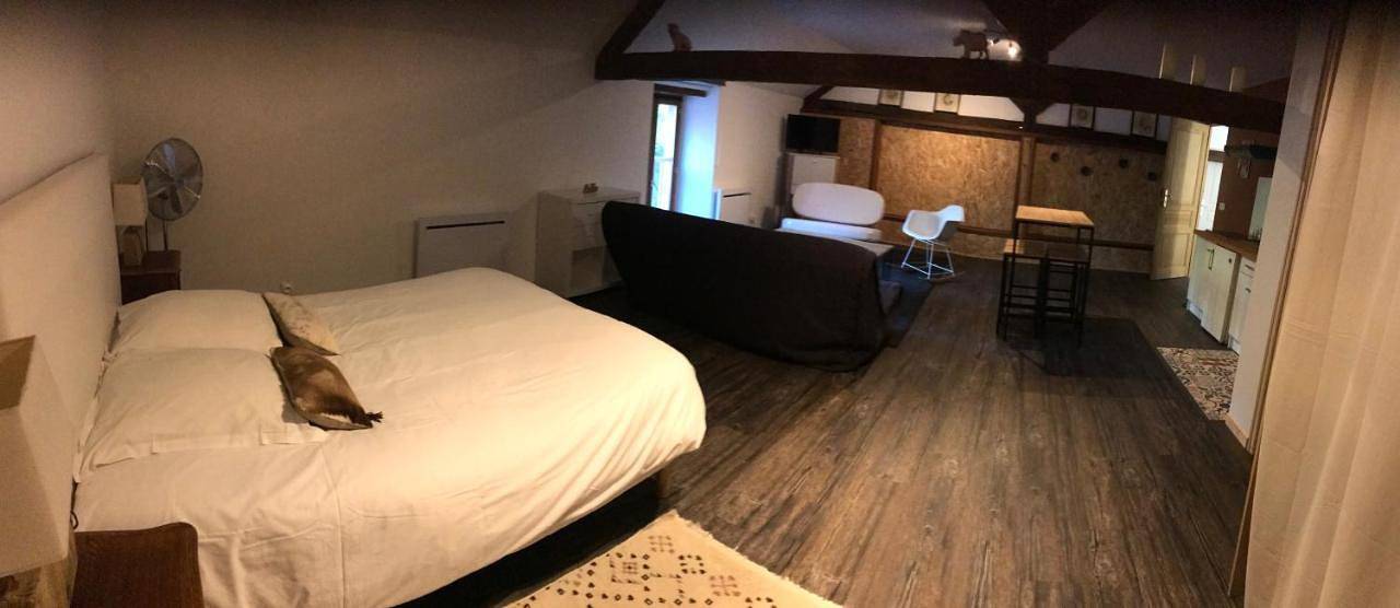 Appartement entier, La grange du parc et le dortoir pèlerins in Sancoins, Saint-Amand-Montrond