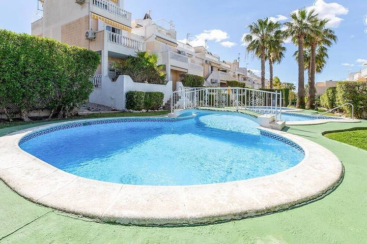 Ferienhaus für 6 Personen, mit Balkon und Pool - 1
