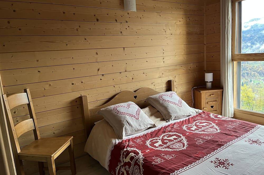 Chalet Célestine with Sauna and View on the Valley in Verchaix, Region Bonneville