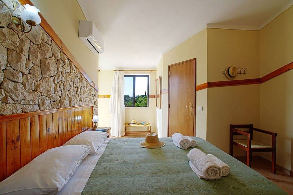 Gezellig appartement in vakantiehuis met zwembad, airco, Wifi, Tv, terras, panorama en parking in Paderne, Faro District