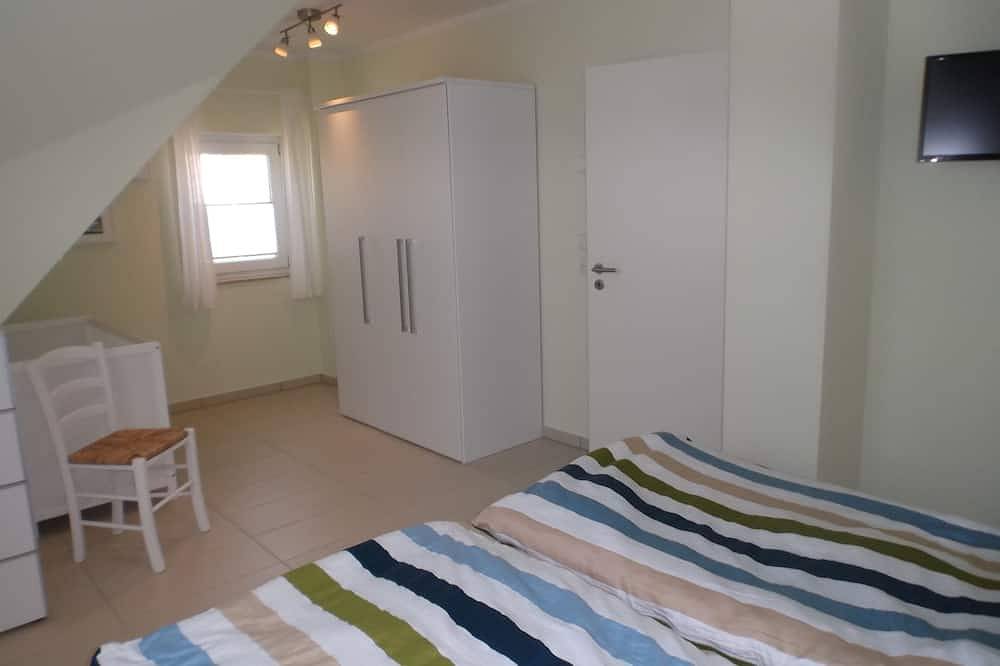 Reetkoje  - Reethaus mit Kamin, Sauna, W-Lan - zwischen Bodden und Ostsee in Breege, Rügen