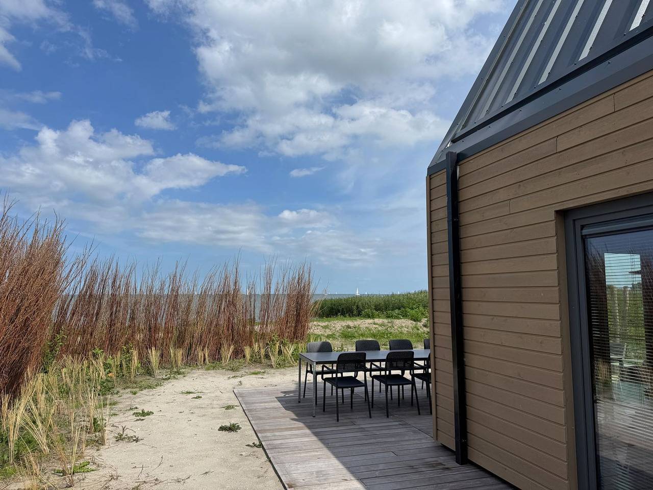 Beachhouse Sinne Nr. 514: Luxurious beachfront villa with exceptional sea views in Enkhuizen, IJsselmeer