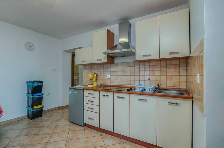 Ferienwohnung für 2 Personen, mit Terrasse in Njivice - 3