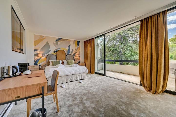 Hôtel pour 2 personnes, avec jacuzzi et sauna ainsi que jardin et piscine, animaux acceptés à Pertuis - 4